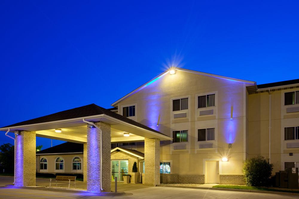 Comfort Inn & Suites Near Route 66 Лінкольн Екстер'єр фото