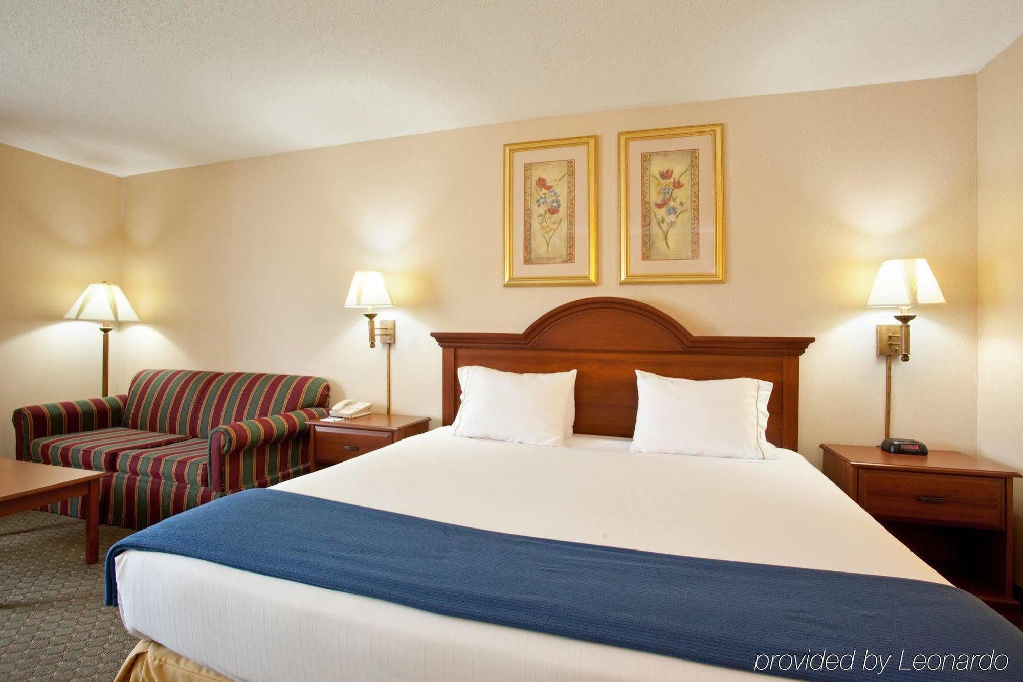 Comfort Inn & Suites Near Route 66 Лінкольн Номер фото